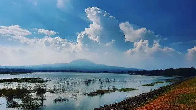 Pemandangan Gunung Pandan di Bojonegoro