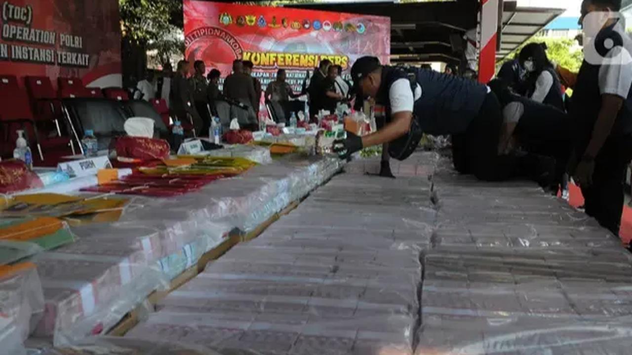 Meski menamakan operasi tersebut dengan nama bandar narkoba asal Kolombia, bukan berarti Fredy Pratama dianggap sama seperti dengan Pablo Escobar. Karena, memang polisi menggap Fredy hanya sebagai penjahat yang biasa saja.<br>