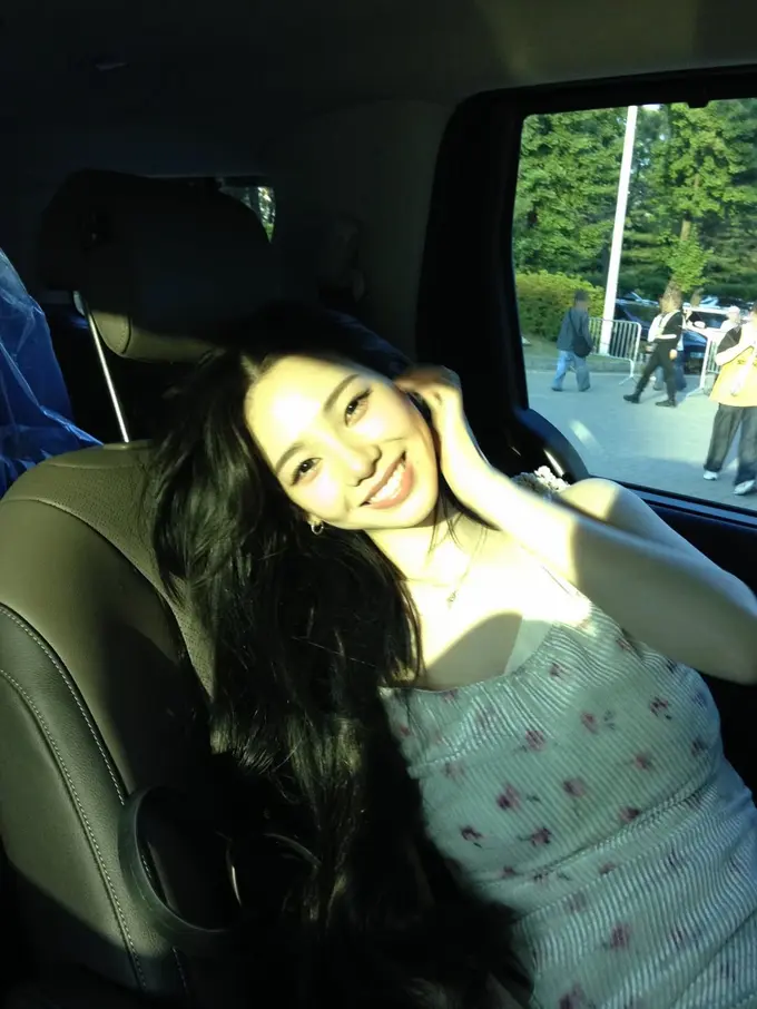 Berasa Lihat Bidadari, Karina aespa Viral Berkat Visualnya yang Menakjubkan Saat Nonton Seoul Jazz Festival