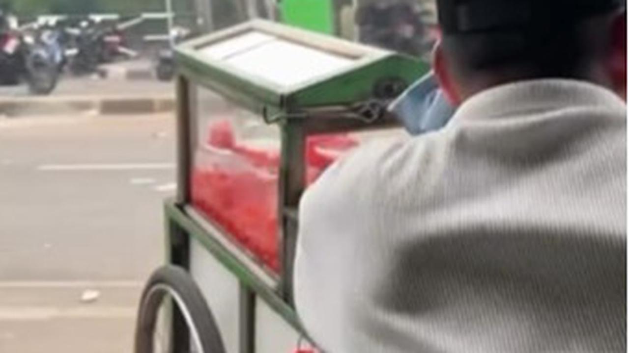 Kolang-Kaling di Tengah Gas Air Mata: Cerita Pak Ardi, Pedagang Tangguh di Tengah Demo