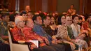 Presiden Joko Widodo didampingi Iriana Jokowi saat menghadiri pembukaan Inacraft 2015 di Balai Sidang Jakarta, Jakarta, Rabu (8/4/2015). Inacraft 2015 ke-17 diikuti 1.600 perusahaan dan berlangsung hingga 12 April mendatang. (Liputan6.com/Faizal Fanani)