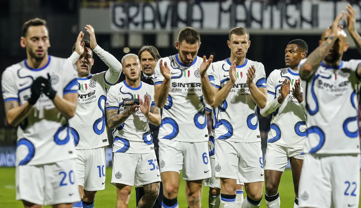 Menit ke-87, Inter masih sempat mencetak gol kelima lewat Gagliardini. Gol ini sekaligus menutup pertandingan. Hasil ini memperkuat posisi Inter di puncak klasemen sementara dengan 43 poin dari 18 pertandingan. (AFP/Carlo Hermann)