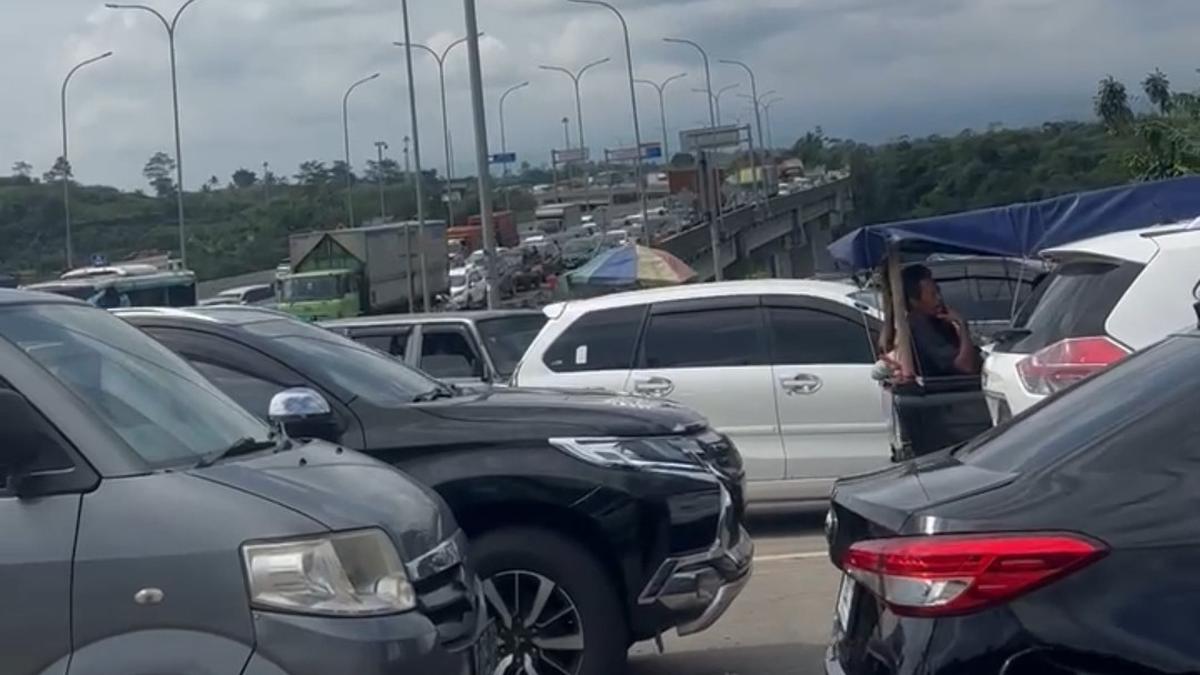 Libur Panjang Akhir Pekan, Jalur ke Sukabumi Macet Horor 5 Km