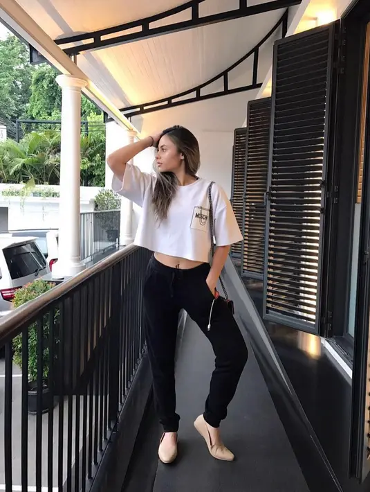 Kalau dilihat dari foto-foto di Instagramnya, Valeriesering kali bergaya sporty. Pasalnya, ia memang juga salah satu wanita yang cinta olah raga. (Instagram/valerieethomas)