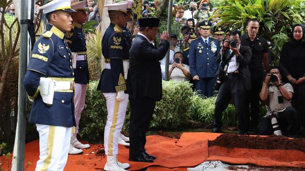 Pemerintah Minta Kibarkan Bendera Setengah Tiang Selama 3 Hari Atas Wafatnya Try Sutrisno