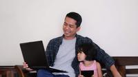 Tips bermanfaat bagi orang tua yang mengalami burnout ketika mendampingi anak belajar daring. (Foto: dokument/Zenius)