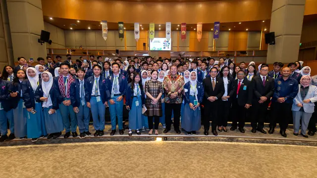 Ketua DPR Puan Maharani membuka kegiatan Simulasi Persidangan Parlemen Remaja (Parja) 2025 di Gedung Nusantara, Kompleks Parlemen, Senayan, Jakarta.