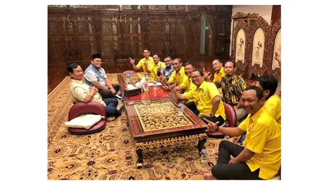 Potret Kedekatan Antara Prabowo dengan Bobby Si Kucing Kesayangan