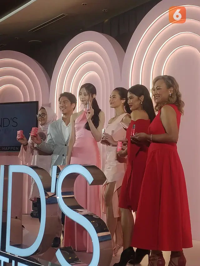 Tzuyu TWICE, Pevita Pearce, Dian Sastrowardoyo dalam Acara Pond’s Skin Institute Grand Launch