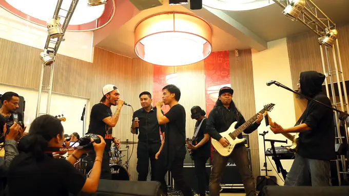 [Bintang] Launching album 3 To Rock 
