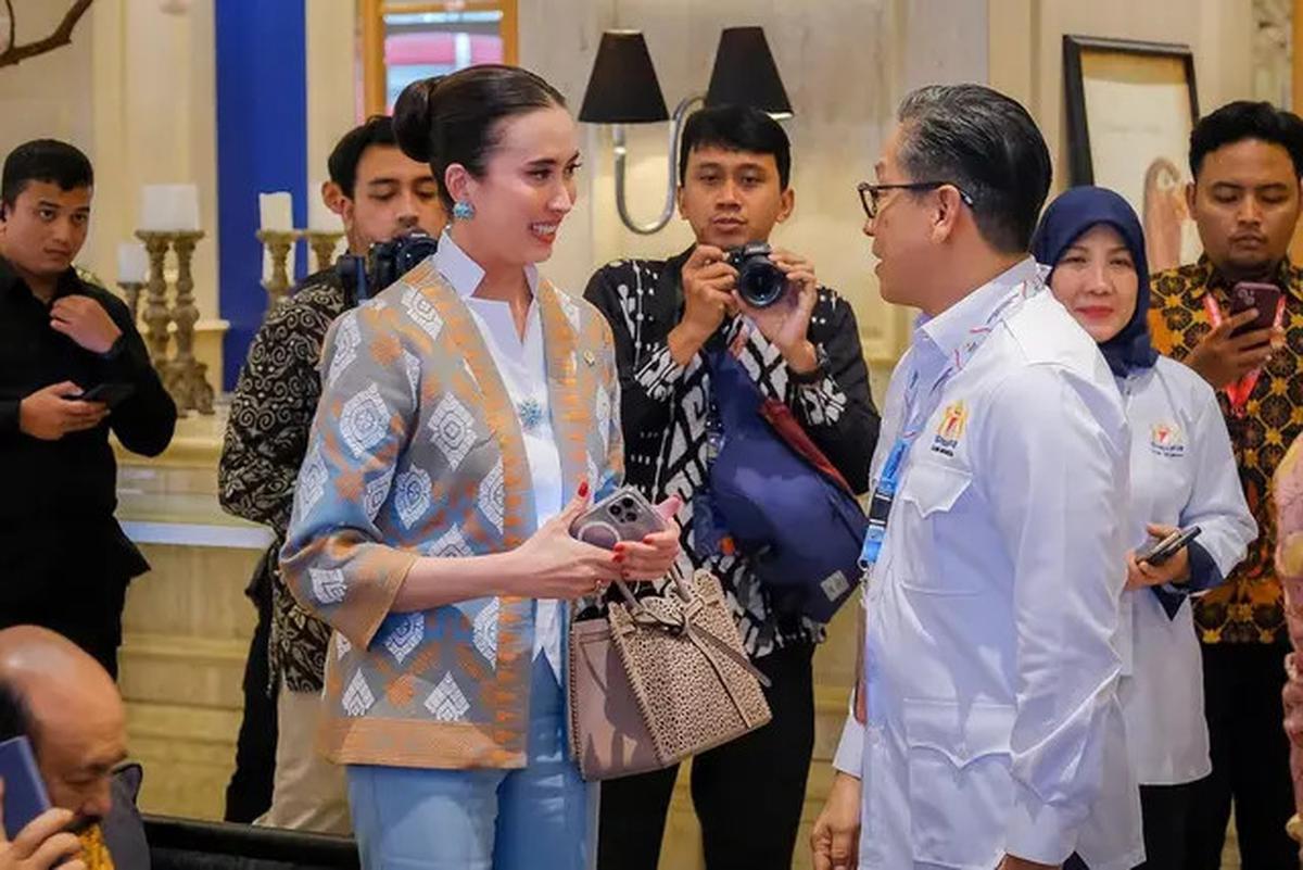 Disebut Menteri Terkaya, Gaya Khas Old Money Menpar Widiyanti Putri Wardhana dengan Produk Lokal