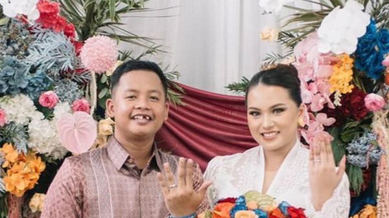 Melangsungkan Acara Lamaran <br>