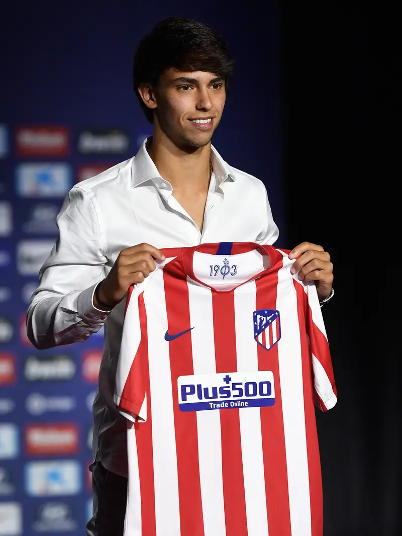 Senyum Joao Felix Saat Diperkenalkan Jadi Pemain Atletico Madrid