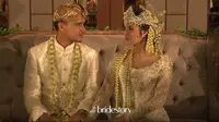 Raisa memakai siger atau mahkota pengantin Sunda yang bikin Hamish Daud makin tergila-gila (Foto: Capture Live Facebook Bridestory)