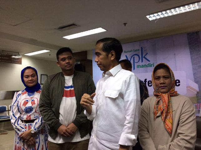 Jokowi dan Bobby saat menjawab pertanyaan media/KapanLagi.com/Akbar Prabowo Triyuwono