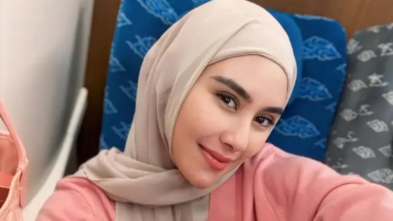 Syahnaz Sadiqah Memutuskan Berhijab, Terinspirasi dari Pengalaman di Tanah Suci