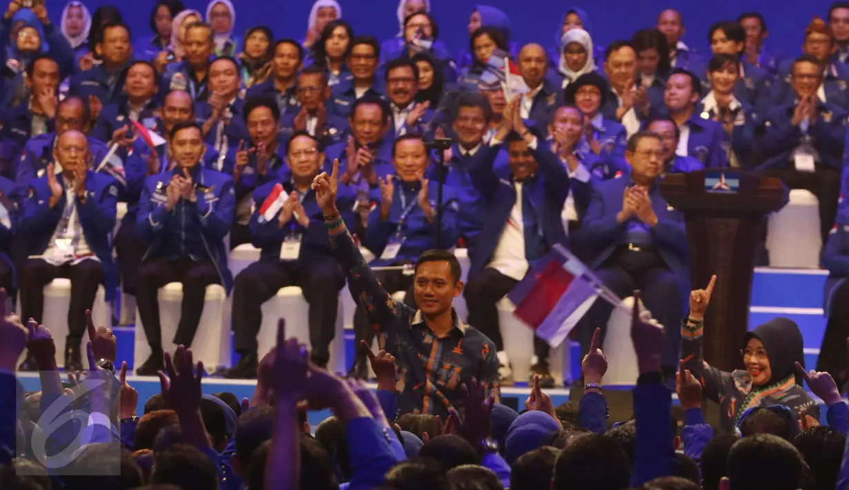Agus Yudhoyono dan Sylviana Murni saat menghadiri acara HUT ke-15 Partai Demokrat, di JCC Jakarta, Selasa (7/2).(Liputan6.com/Helmi Afandi)