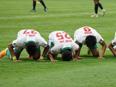 Timnas Indonesia tampil dominan di laga kedua Grup B Piala AFF 2020 menghadapi Laos hingga menang telak 5-1. Lima gol Timnas Garuda dicetak oleh lima pemain berbeda. Berkat kemenangan telak ini, Indonesia sementara memuncaki klasemen Grup B, menggusur Malaysia. (Dok. PSSI)