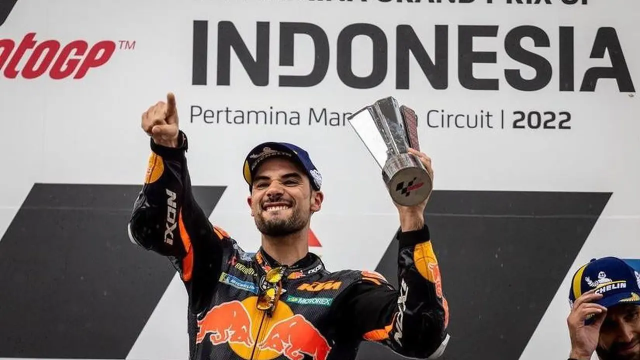Berunsur Batik, Begini Penampakan Trofi MotoGP Mandalika 2022 Hasil Karya Anak Bangsa