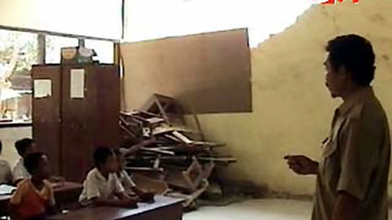 111005asekolah-rusak.jpg