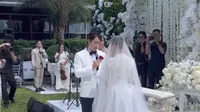 Amanda Manopo Sah Jadi Istri Kenny Austin dalam Pernikahan Khidmat Bernuansa Putih
