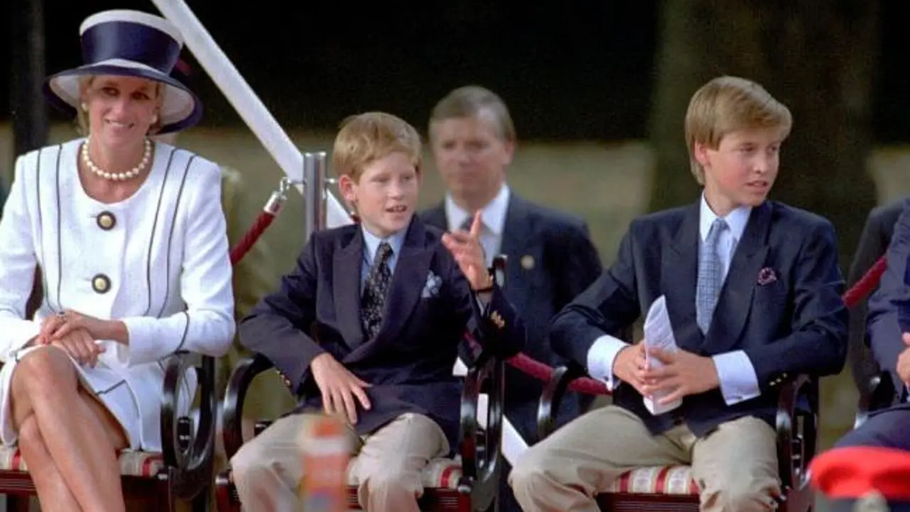 Putri Diana bersama Pangeran William dan Pangeran Harry
