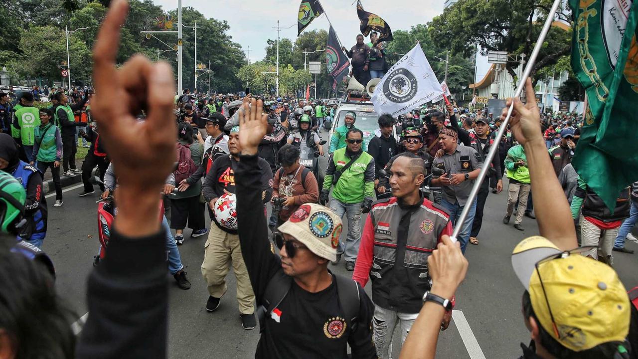 Demo ojol di Patung Kuda