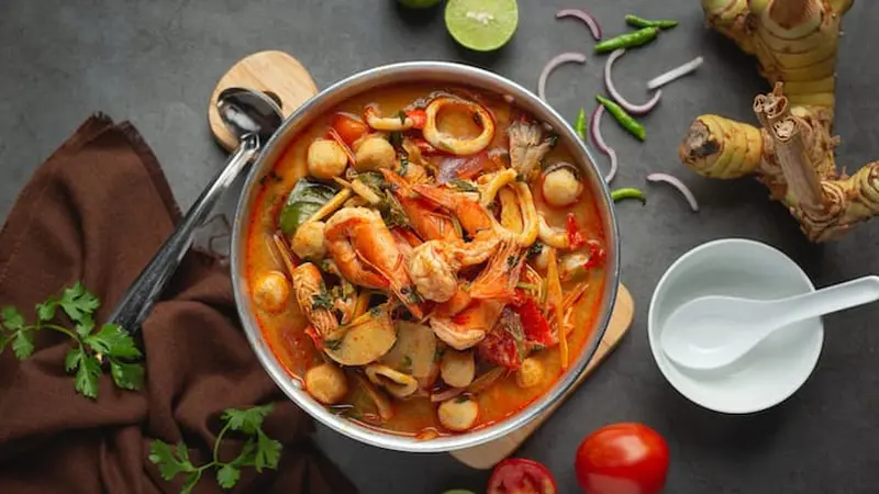 Tom Yum  Seafood, sup Thailand pedas klasik favorit semua orang (Freepik/jcomp)