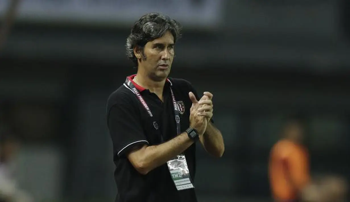 2. Stefano Cugurra Teco (Bali United) - Teco tetap bertahan bersama Bali United sambil menunggu kelanjutan Shopee Liga 1 musim ini. Setelah meraih back to back juara Liga 1, peracik strategi asal Brasil tersebut memburu hattrick kampiun di Indonesia. (Bola.com/M.Iqbal Ichsan)