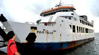 KM Pulo Tello yang melayani transportasi ke Pulau Enggano harus melakukan perawatan, akibatnya transportasi menuju Enggao menjadi lumpuh (Liputan6.com/Yuliardi Hardjo)