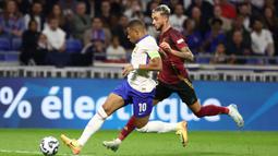 Laga kedua timnas berlangsung ketat dan sengit. (Franck FIFE/AFP)