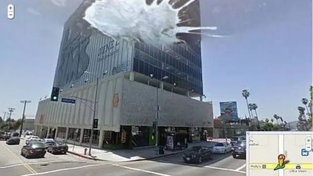 7 Momen Apes Terekam Google Street View, Bikin Ngakak