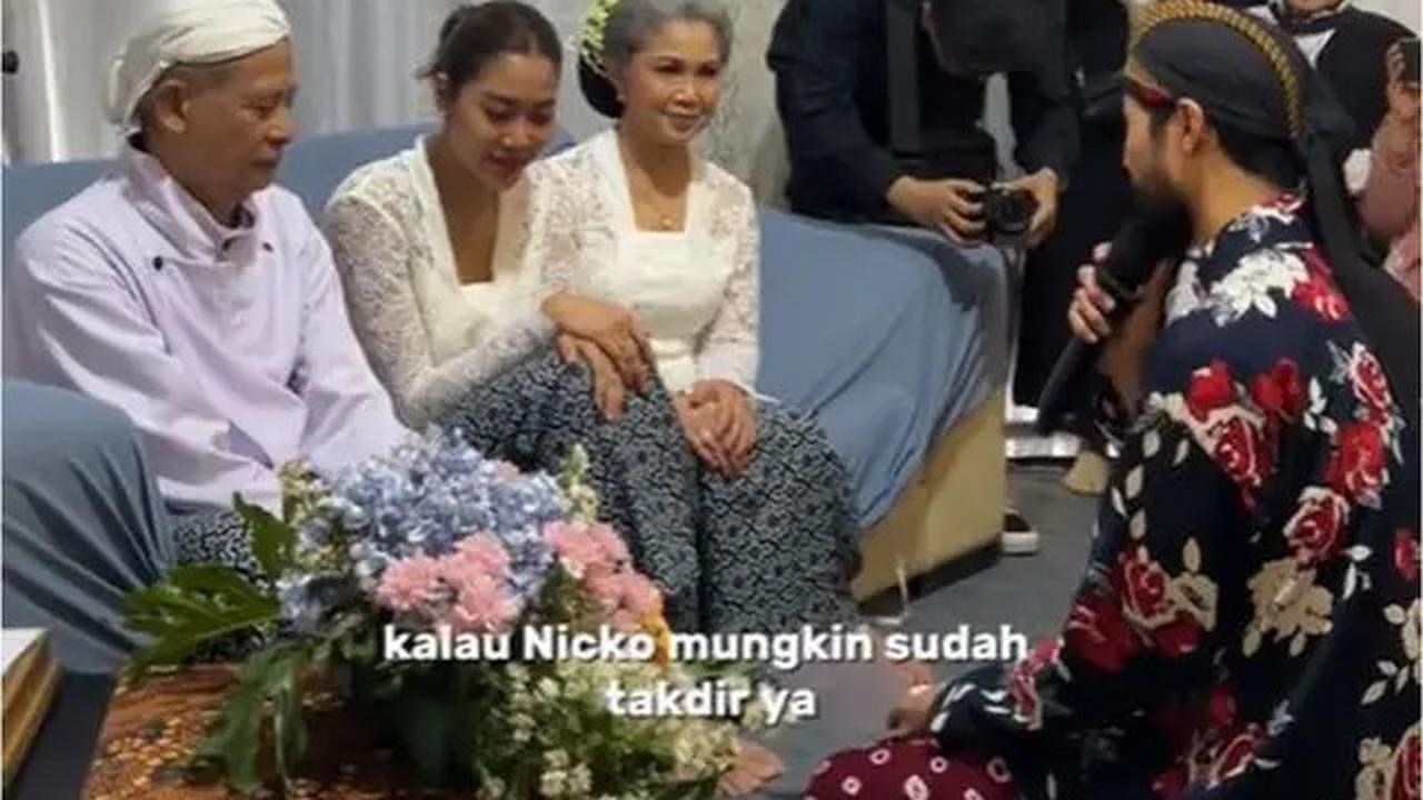 6 Potret Widi Vierratale di Siraman Jelang Nikah Sang Adik, Pakai Kebaya Putih