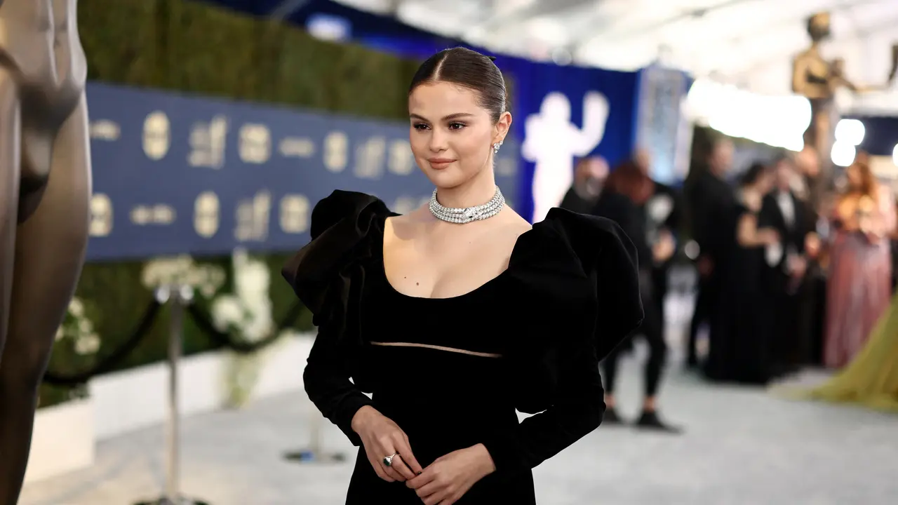 Selena Gomez Bertelanjang Kaki di Panggung SAG Awards 2022, Aksinya Dipuji Warganet