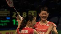 Ganda putri Jepang, Misaki Matsutomo dan Ayaka Takahasahi, berhasil menjadi juara Indonesia Open 2016 usai menaklukan ganda putri China, Tang Yuanting dan Yu Yang pada laga final di Istora Senayan, Minggu (5/6/2016). (Bola.com/Vitalis Yogi Trisna) 