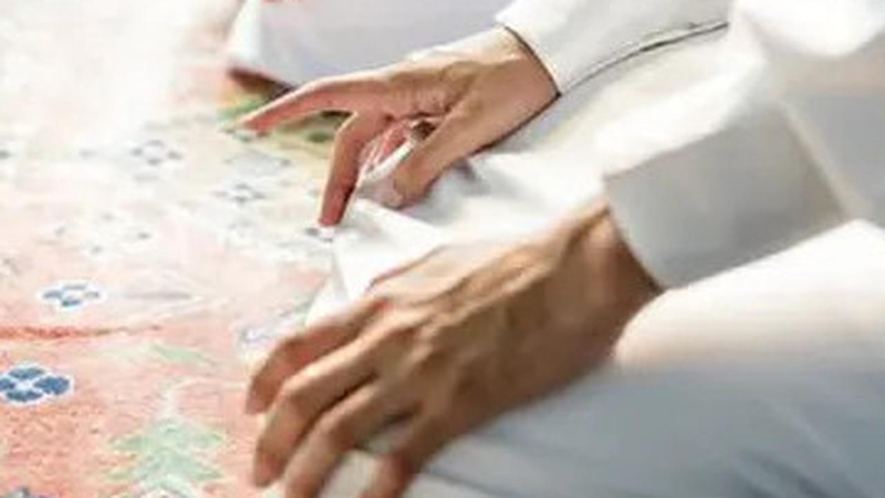 6 Gerakan Terlarang karena Menyerupai Hewan saat Sholat