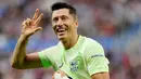 Meski usia telah memasuki senja, namun Robert Lewandowski masih menjadi ujung tombak Barcelona. Bomber asal Polandia ini telah menyumbang sembilan gol di Liga Champions musim ini. (AFP/Cesar Manso)