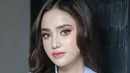 Dipulas MUA Adlin Cantika, Syifa Hadju pancarkan aura calon pengantin dengan wajah glowing [@adliacornain]