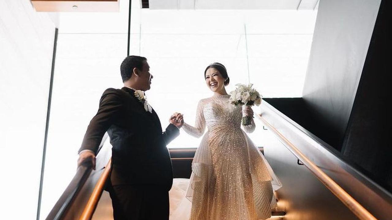 Rencana pernikahan Tina Toon harusnya digelar tahun lalu, namun rencana tersebut berubah karena masih pandemi. Selain itu, Oma Tina Toon sakit hingga meninggal dunia.