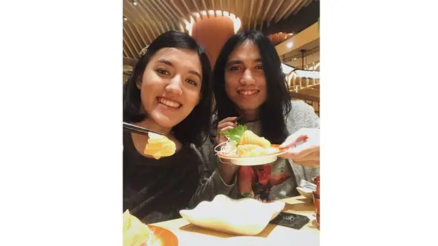 Kisah asmara keduanya dimulai sejak single 'Gitar' milik Ify selesai digarap oleh Gerald.