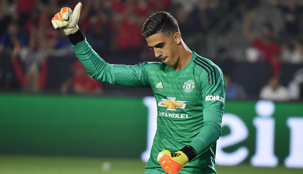 6. Joel Pereira - Joel Pereira merupakan produk akademi Manchester United dan bergabung dengan tim senior pada 2017. Namun, Pereira kalah bersaing dengan David De Gea dan Sergio Romero. (AFP/Robyn Beck)