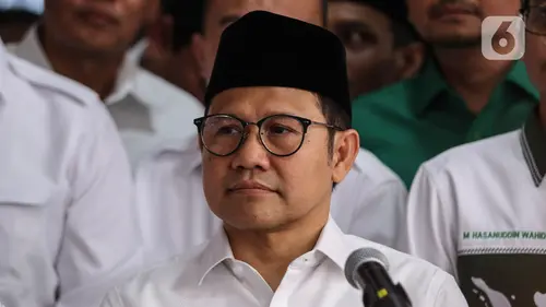 Ketum PKB Muhaimin Iskandar atau Cak Imin memberikan keterangan saat peresmian Sekretariat Bersama (Sekber) di Jalan Jl. Ki Mangunsarkoro No. 1, Menteng, Jakarta Pusat, Senin (23/1/2023). Cak Imin berharap dengan peresmian kerja sama PKB dan Gerindra akan membawa Indonesia lebih sejahtera. Cak Imin yakin bahwa kedua partai ini saling melengkapi.  (Liputan6.com/Johan Tallo)