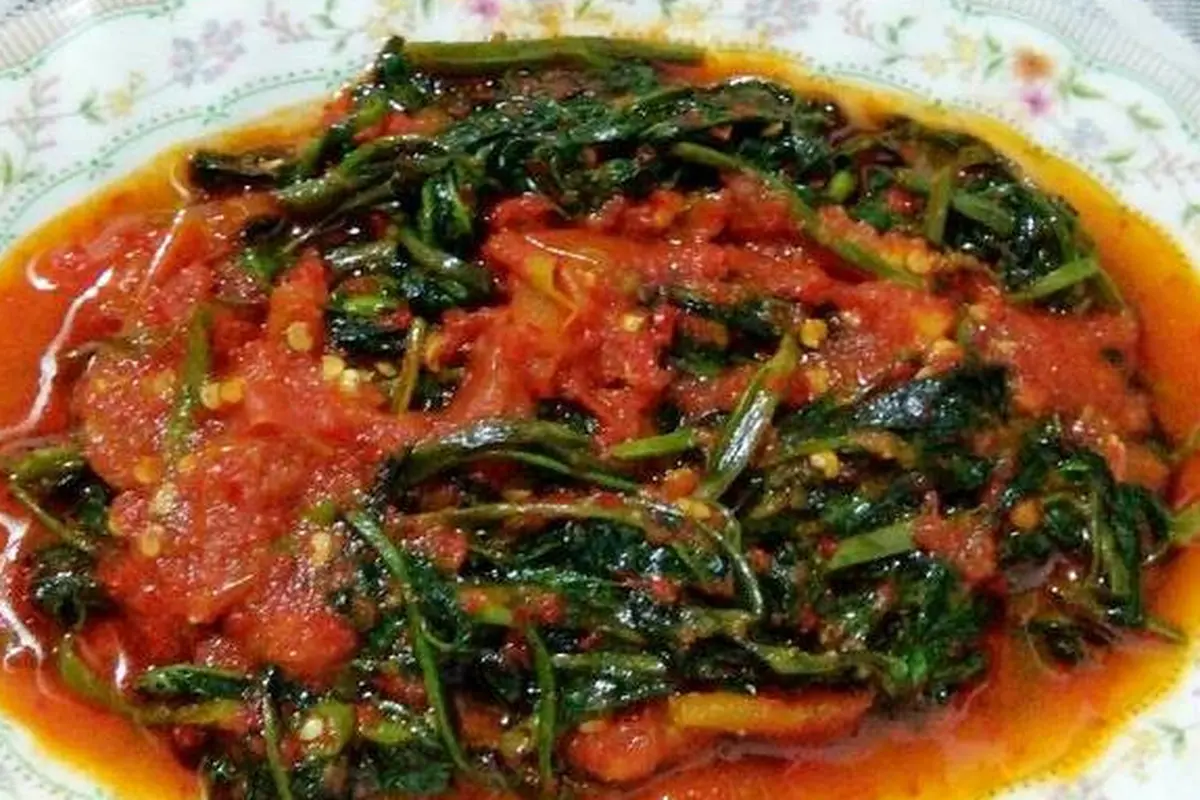 Cara Menumis Kangkung agar Warnanya Tetap Hijau dan Tidak Layu