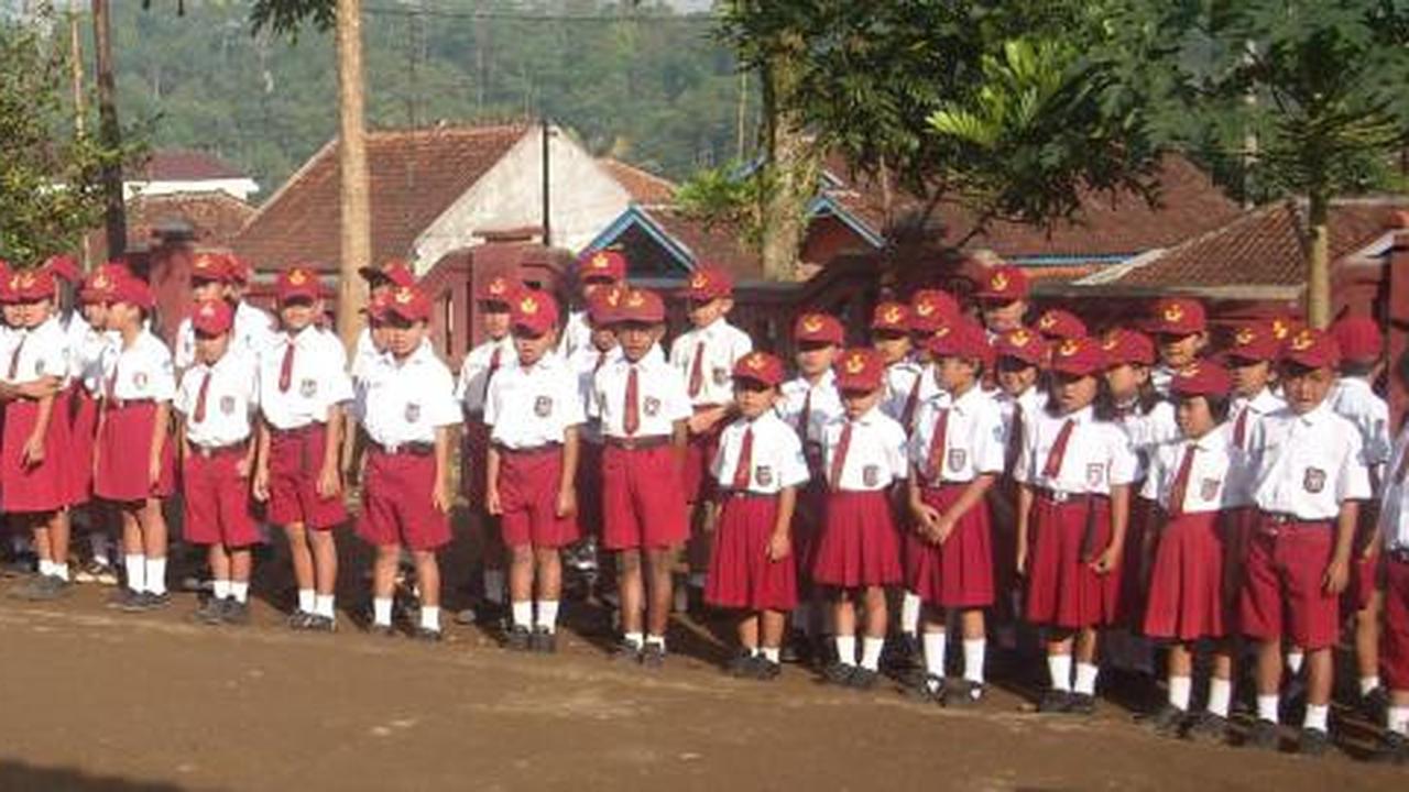 Ahok bakal kembalikan jam masuk sekolah pukul 7 pagi