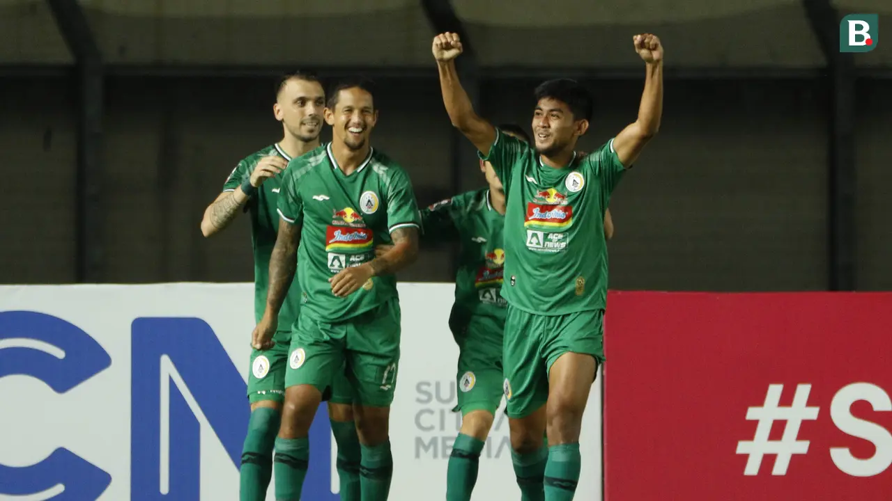 FOTO: No Debat, PS Sleman Juara Grup C usai Tundukkan Persebaya Surabaya 1-0 - Irfan Bachdim; Tim PS Sleman