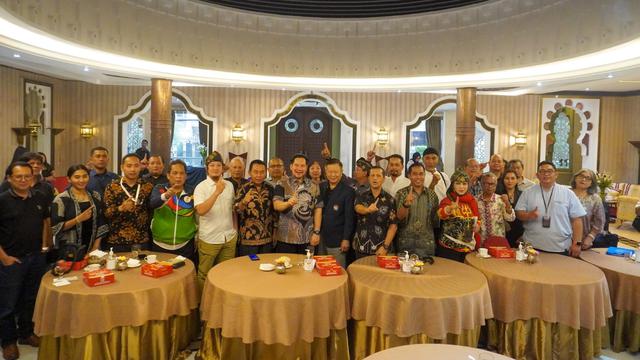 Adil Hakim (tengah) Saat Rapat Diskusi Bersama KORMI