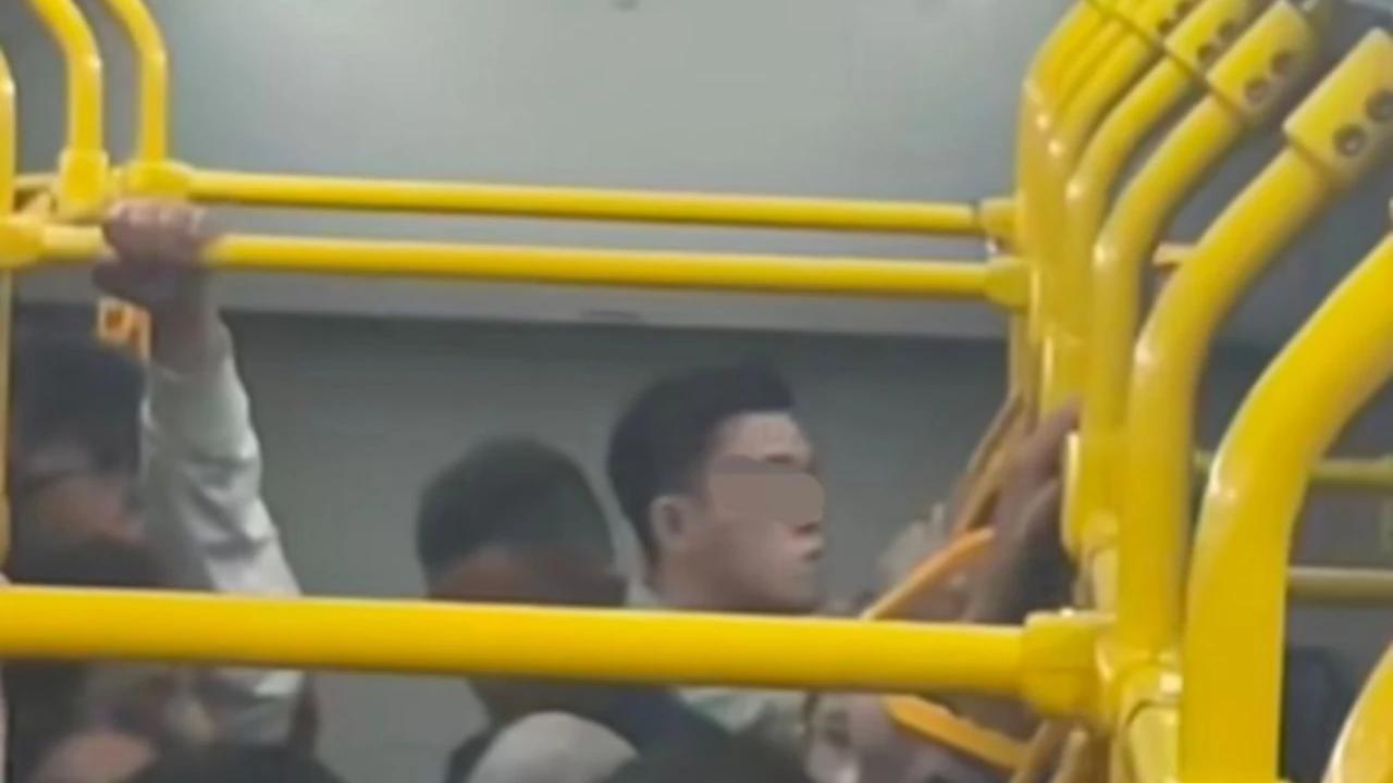Dua Penumpang TransJakarta Masturbasi Baru Kenal Tiga Hari, Janjian Pulang Kerja Bareng Lalu Onani di Bus