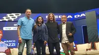 Marco Materazzi dan Carles Puyol saat mempromosikan Euro 2024 pada sebuah acara di Jakarta. (Istimewa)