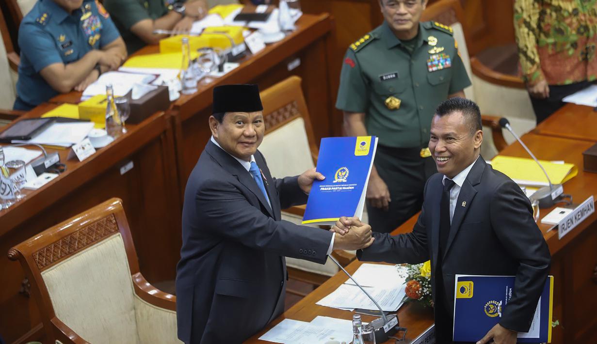 Pada rapat kerja tersebut, Menteri Pertahanan Prabowo Subianto menyampaikan permohonan maaf dan pamitan kepada Komisi I DPR RI. (merdeka.com/Arie Basuki)