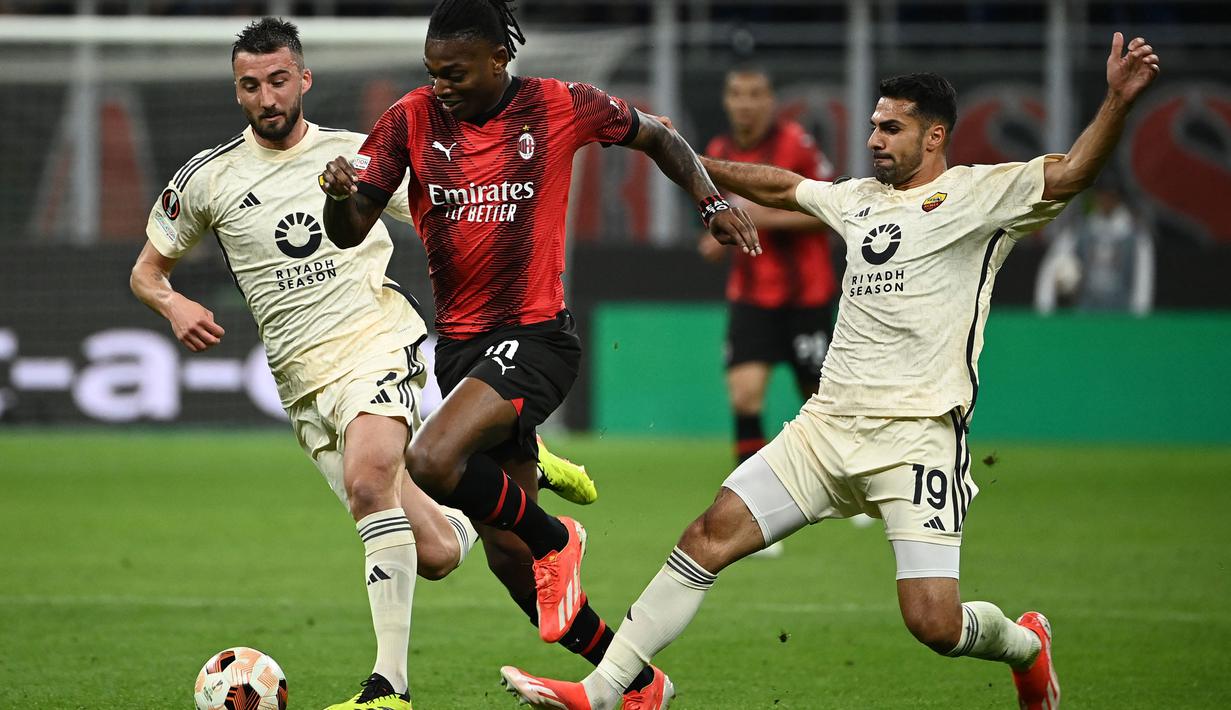 Pertandingan berlangsung ketat dan kedua tim sama-sama memiliki peluang mencetak gol. (Isabella BONOTTO/AFP)